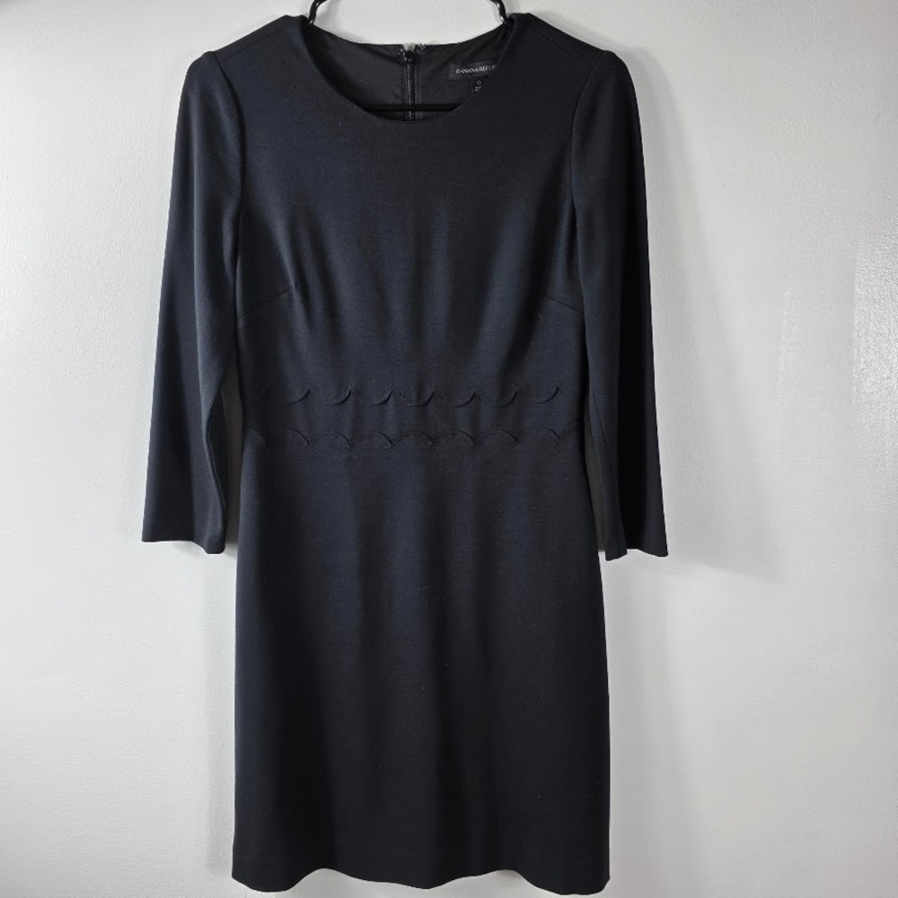 Banana Republic Black Scallop Trim‎ Sheath Academic Winter Sz 0